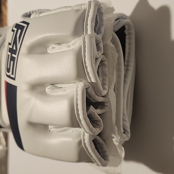 Boxing Gloves F45 Size L - Picture 3 of 7